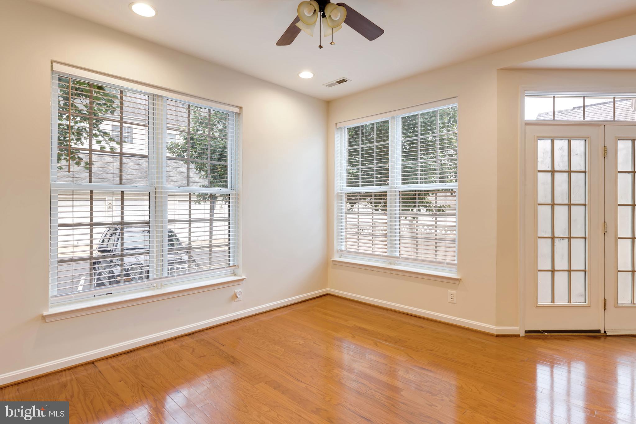 22948 FANSHAW SQUARE
