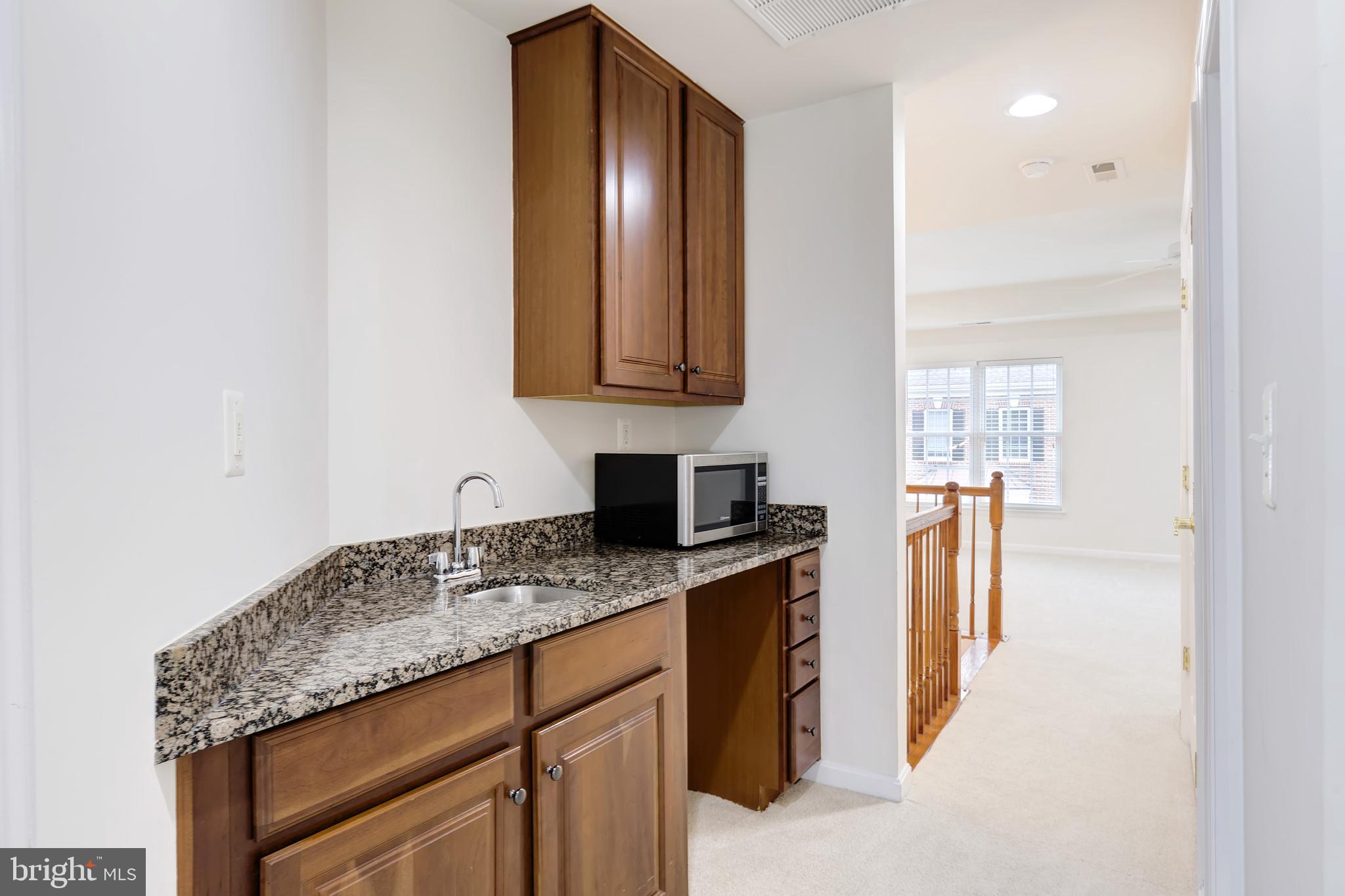 22948 FANSHAW SQUARE