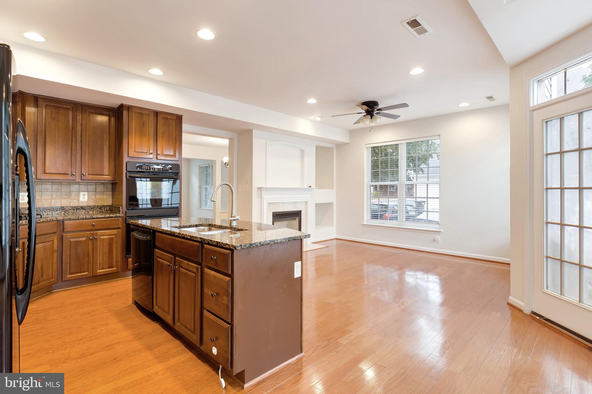 22948 FANSHAW SQUARE