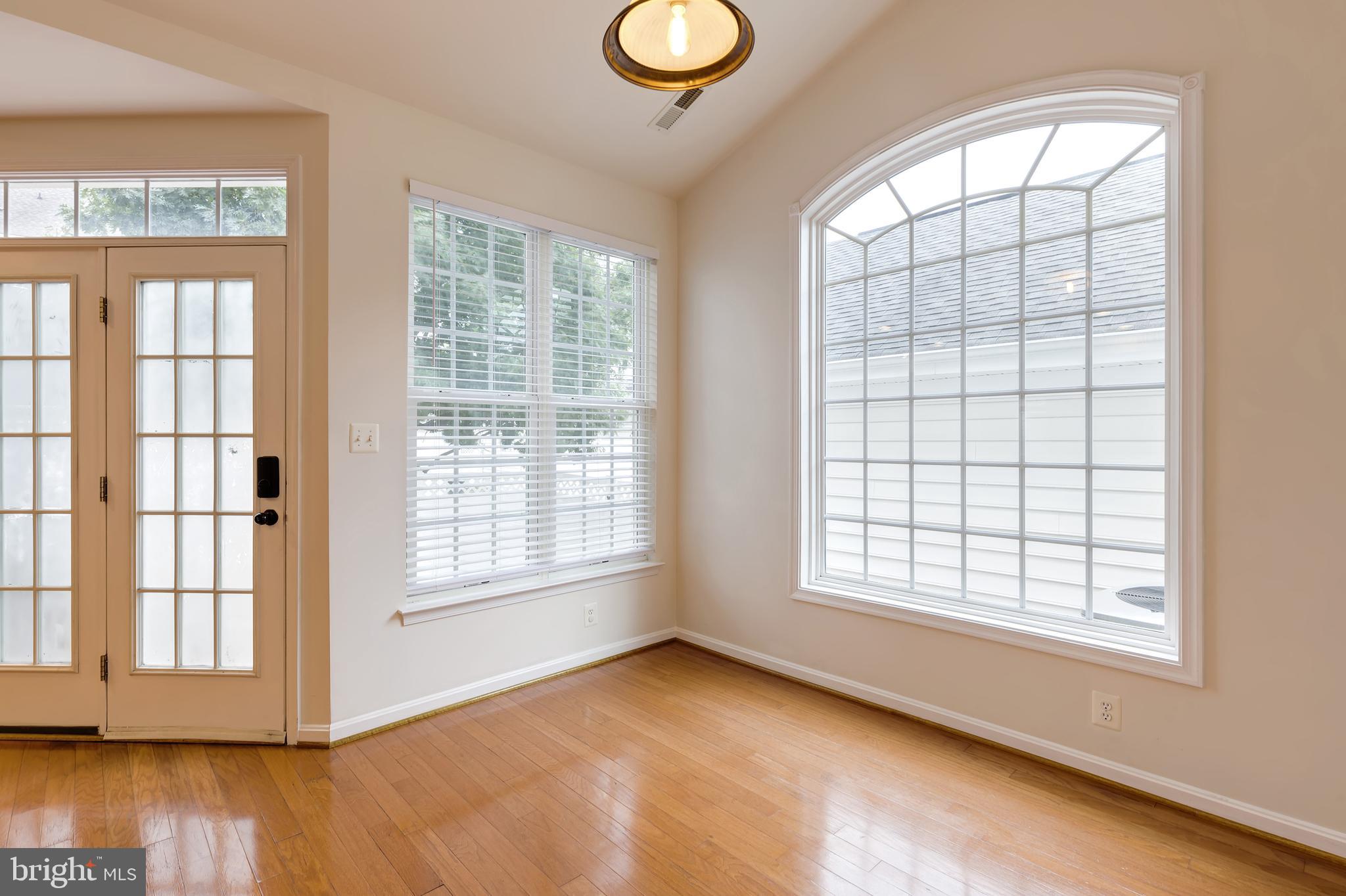 22948 FANSHAW SQUARE