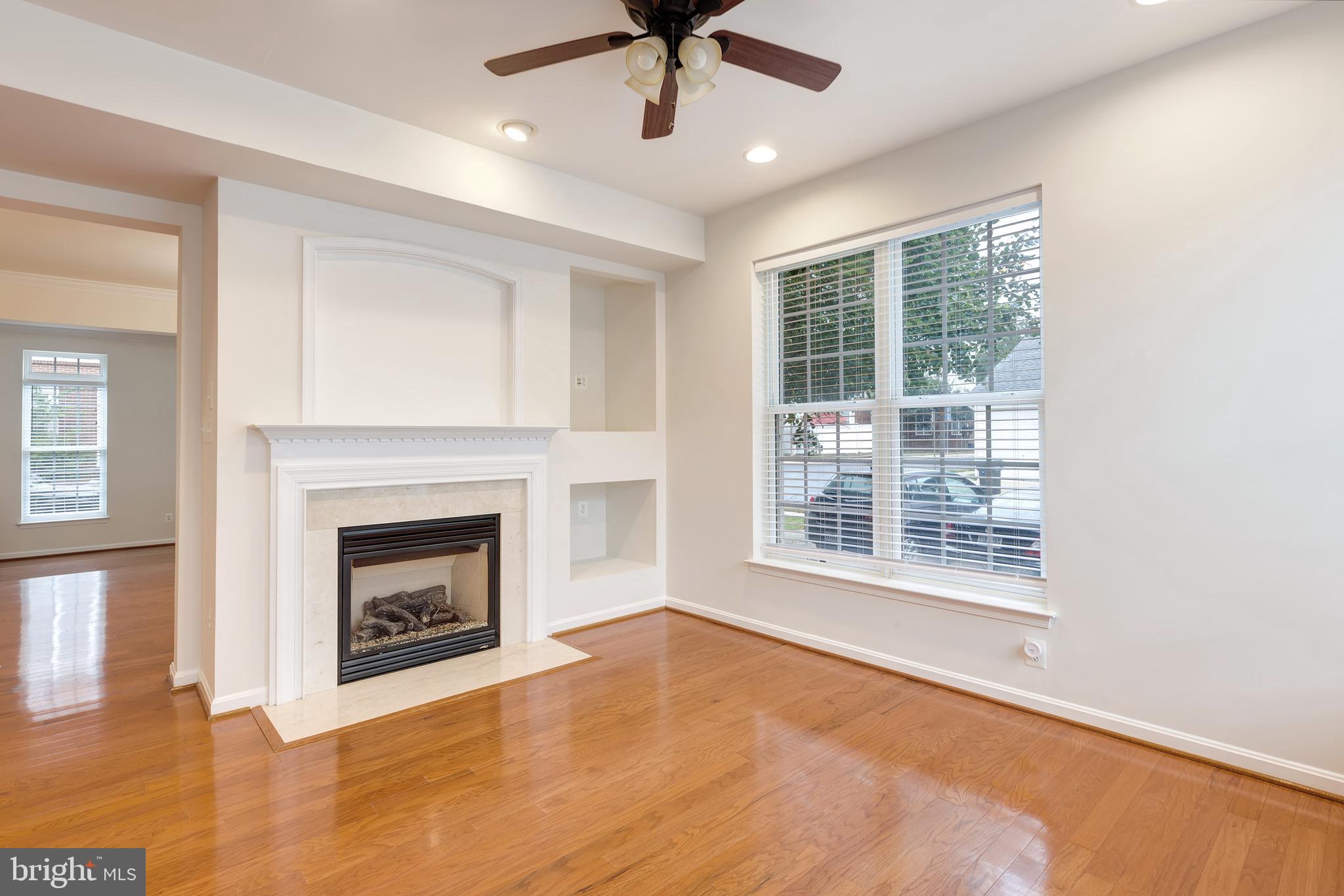 22948 FANSHAW SQUARE