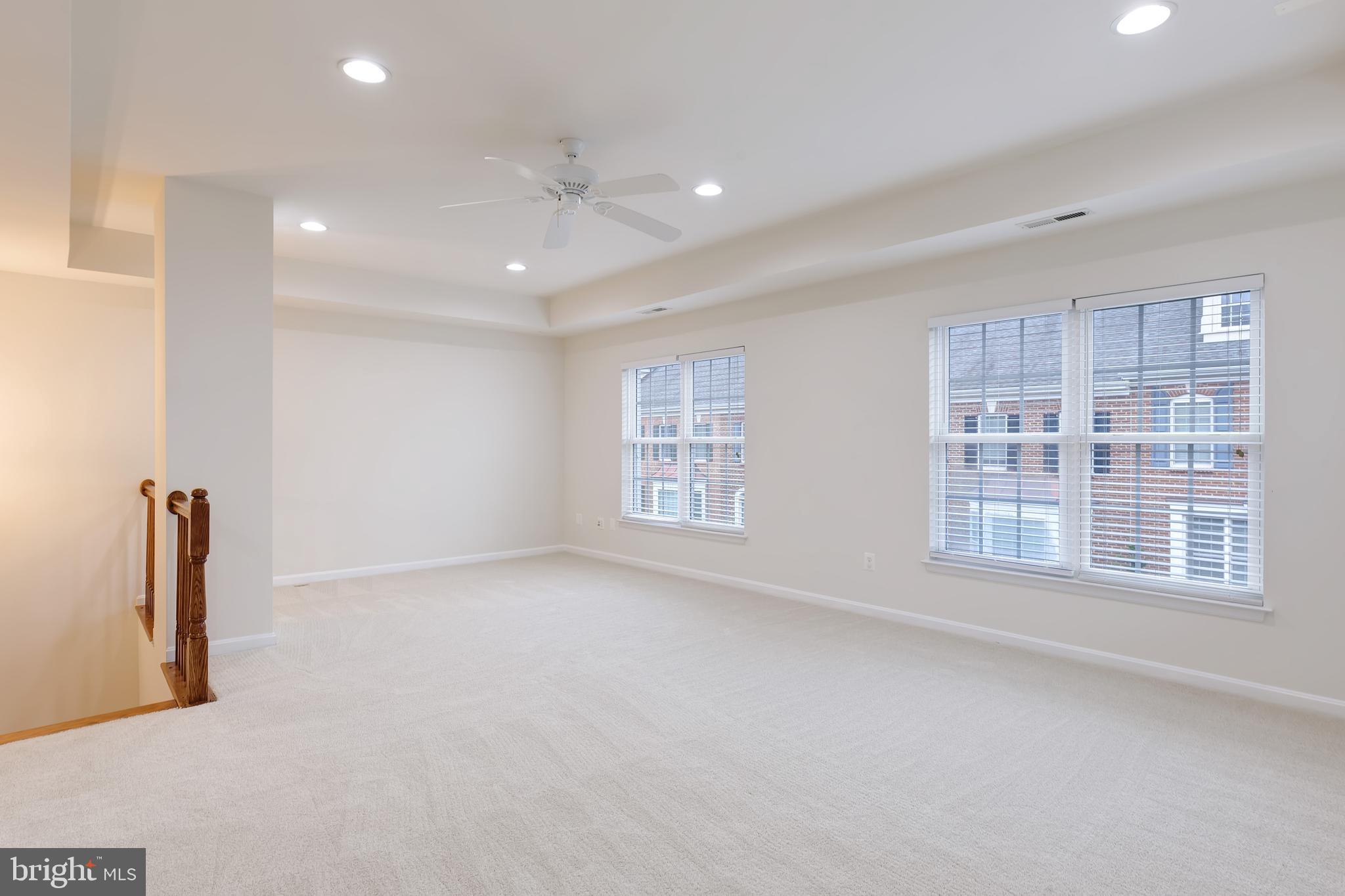 22948 FANSHAW SQUARE