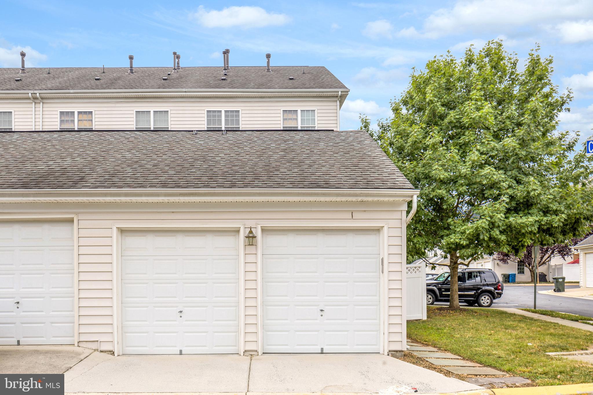 22948 FANSHAW SQUARE