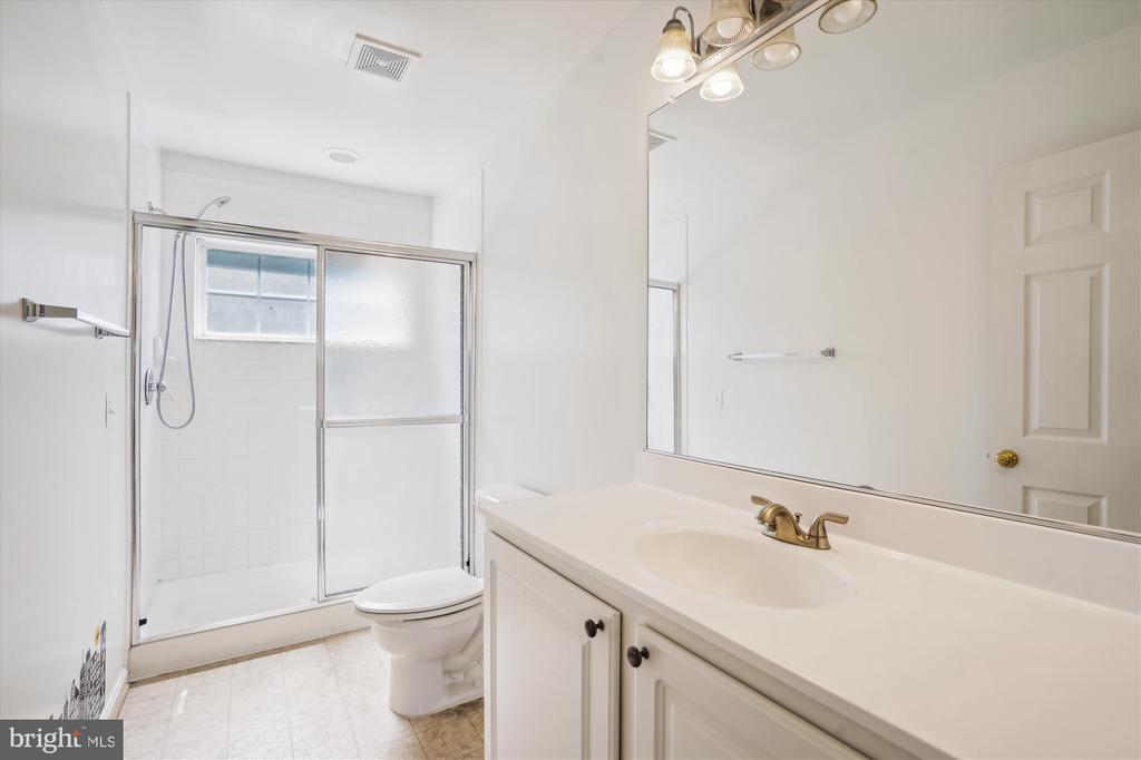 23076 FONTWELL SQUARE