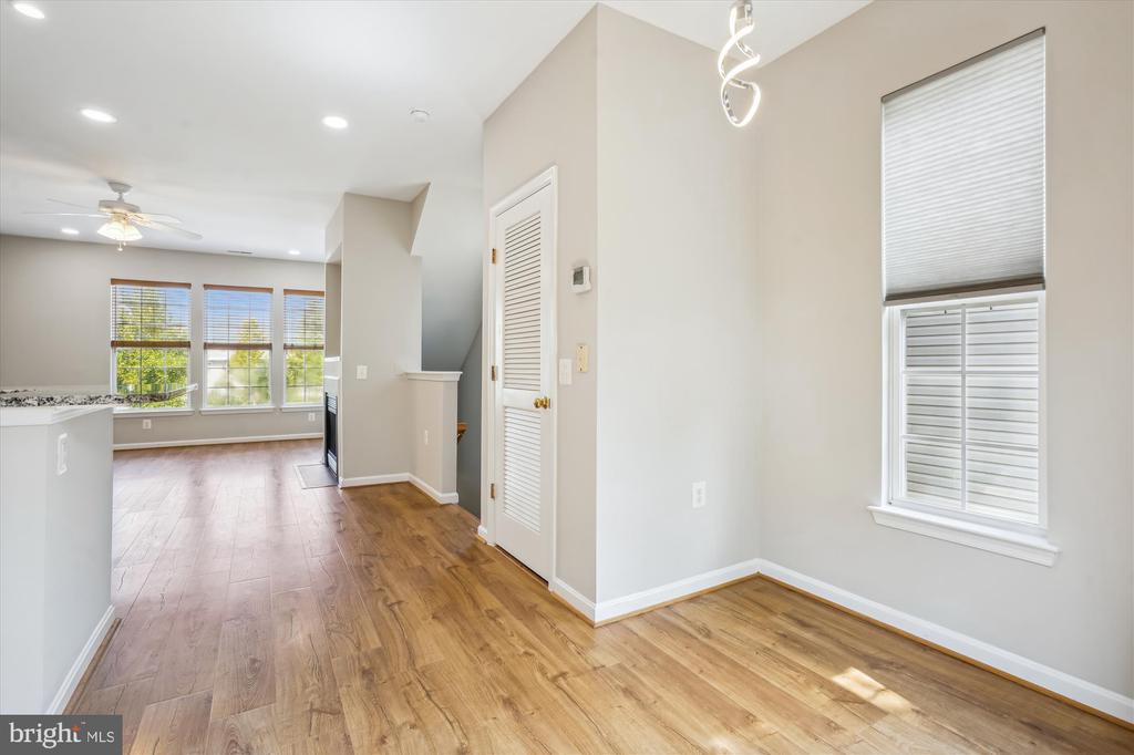 23076 FONTWELL SQUARE