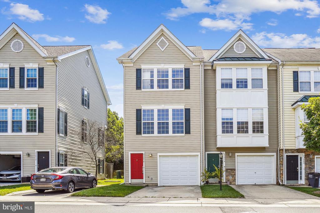 23076 FONTWELL SQUARE