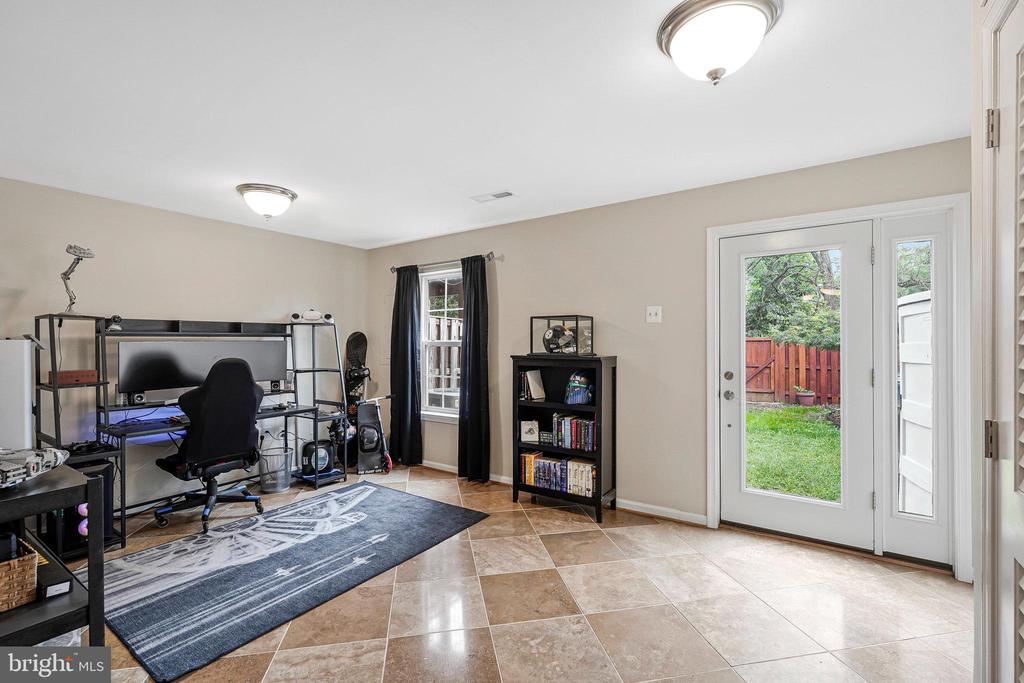 110 SPENCER TERRACE SE