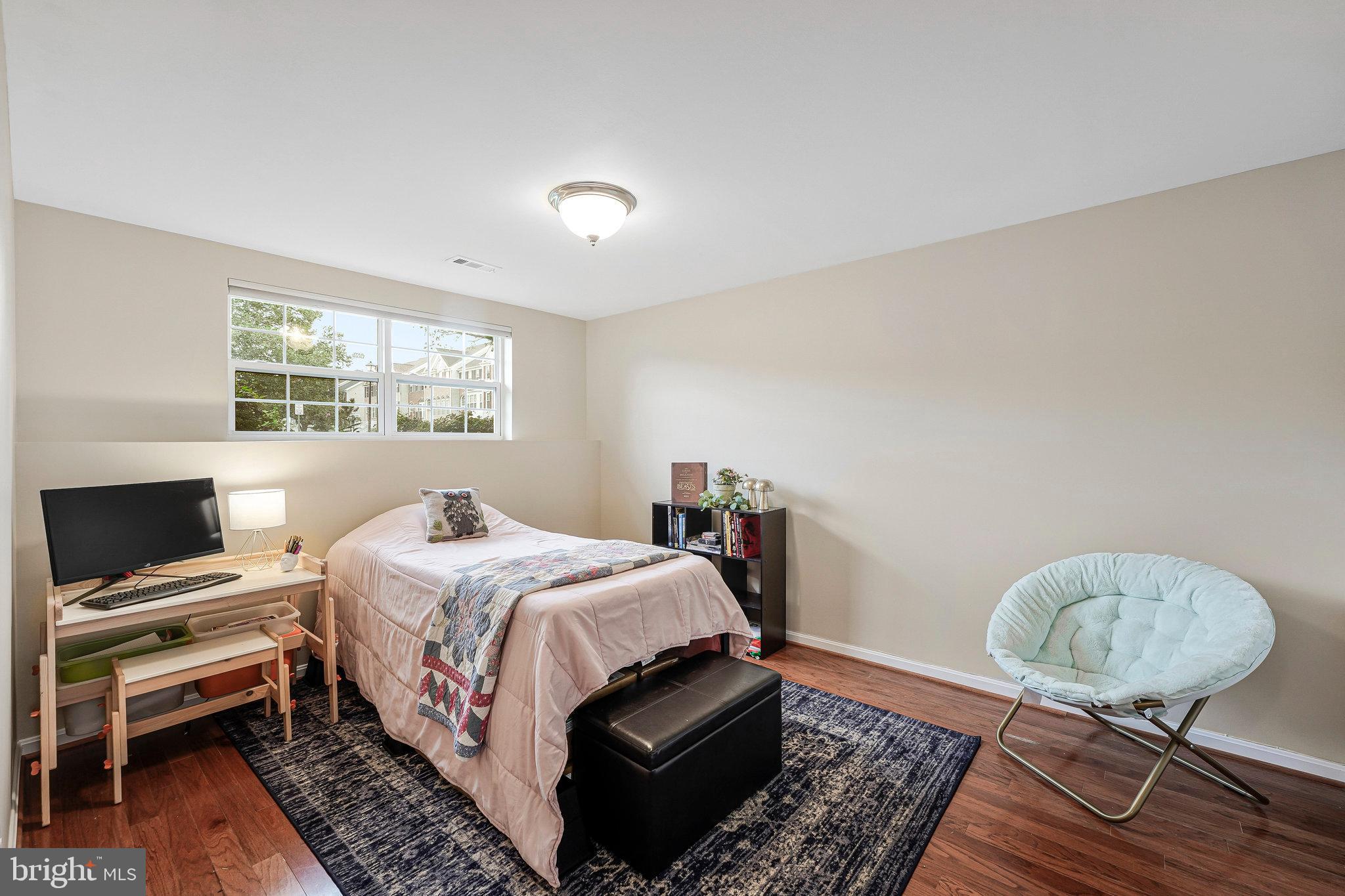 110 SPENCER TERRACE SE