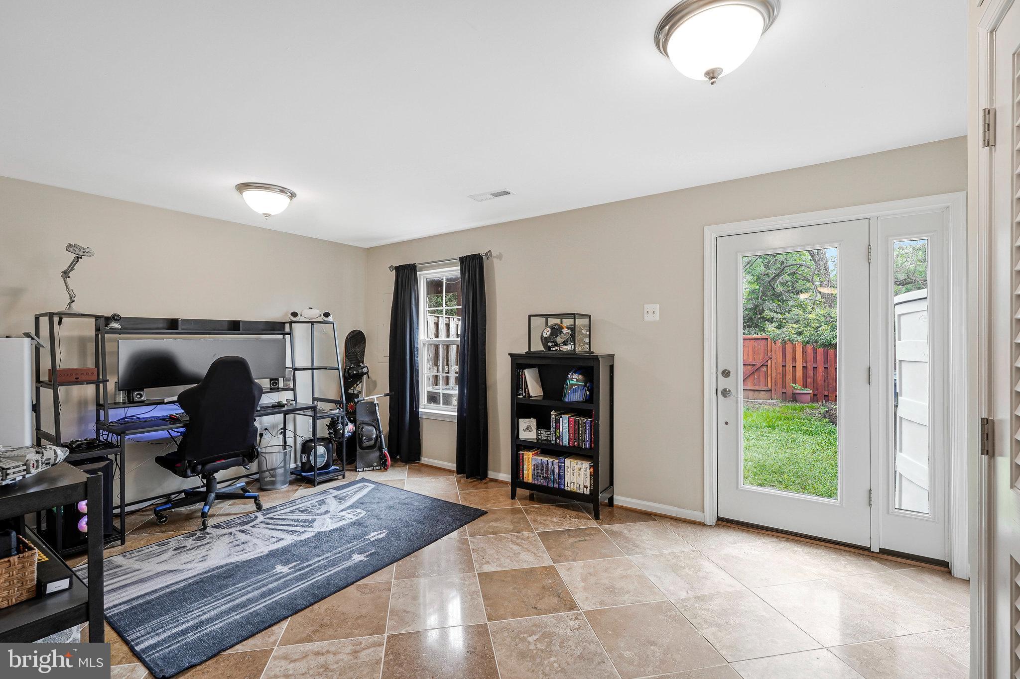 110 SPENCER TERRACE SE