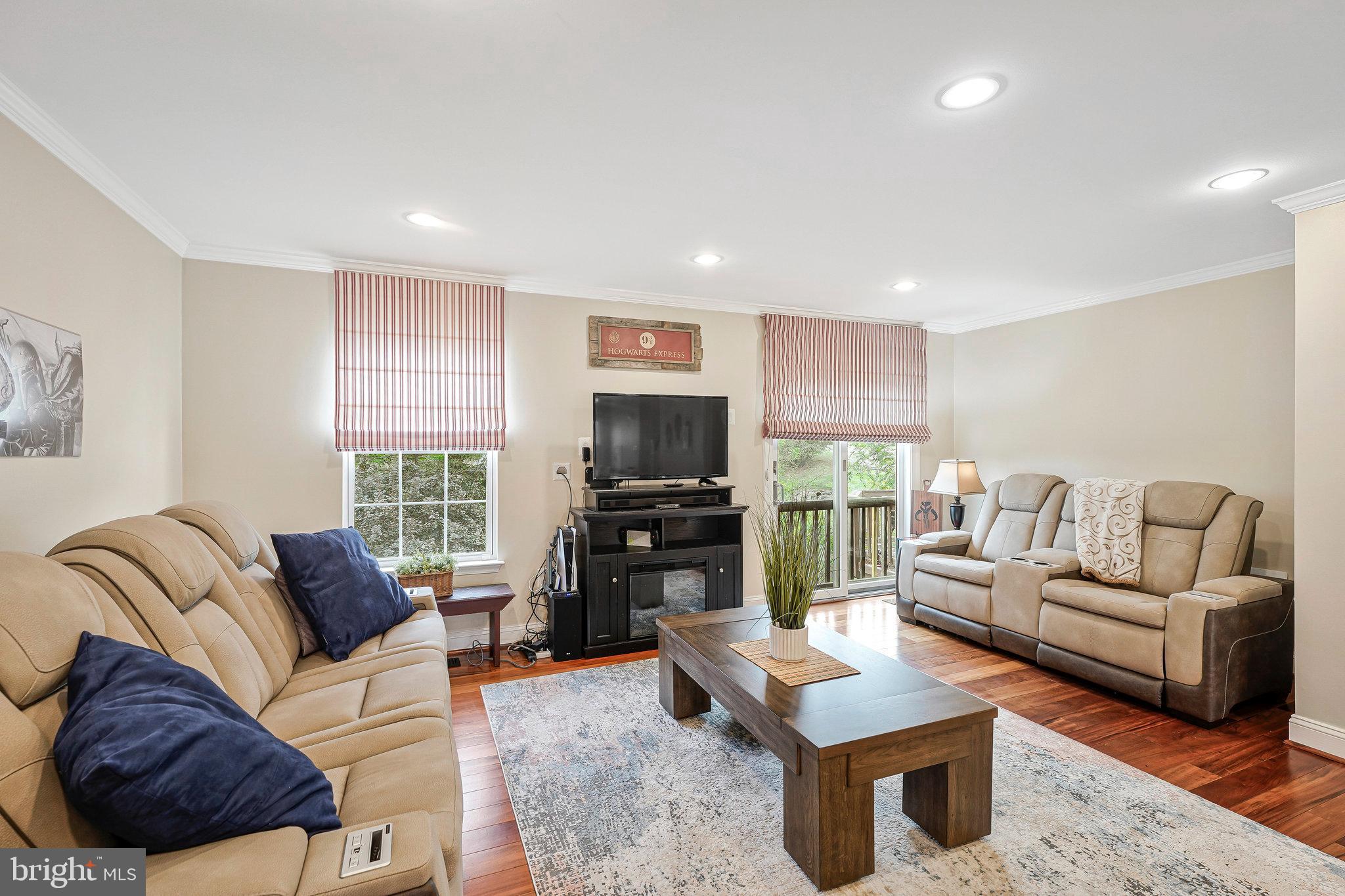 110 SPENCER TERRACE SE