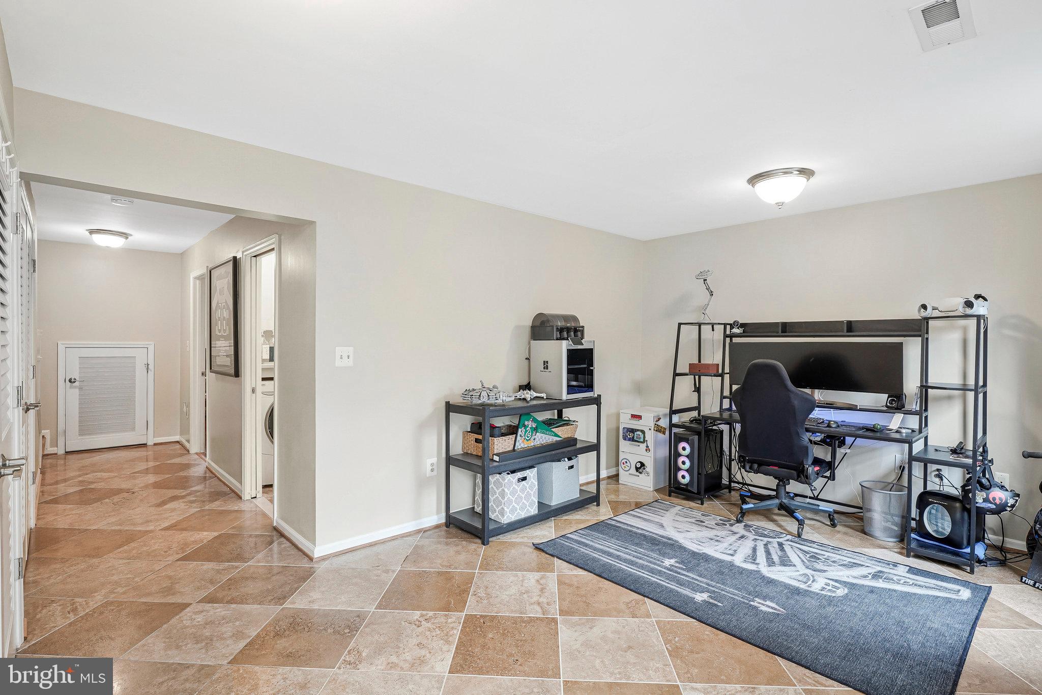 110 SPENCER TERRACE SE