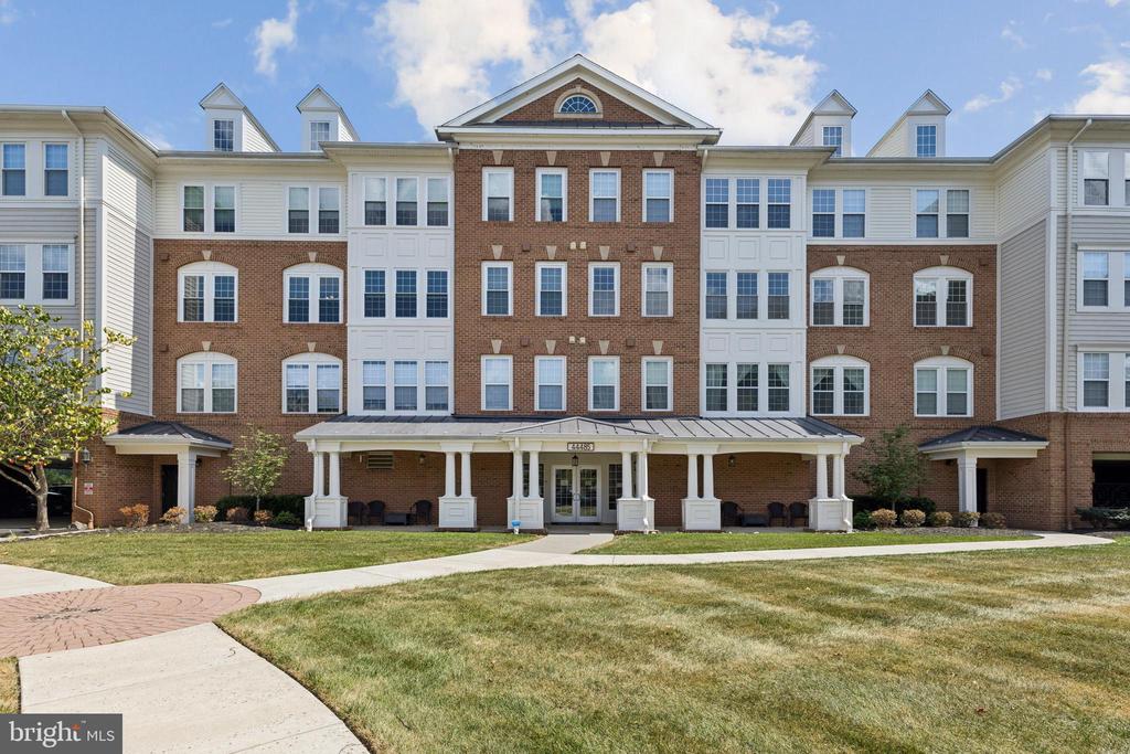 44485 CHAMBERLAIN TERRACE 200