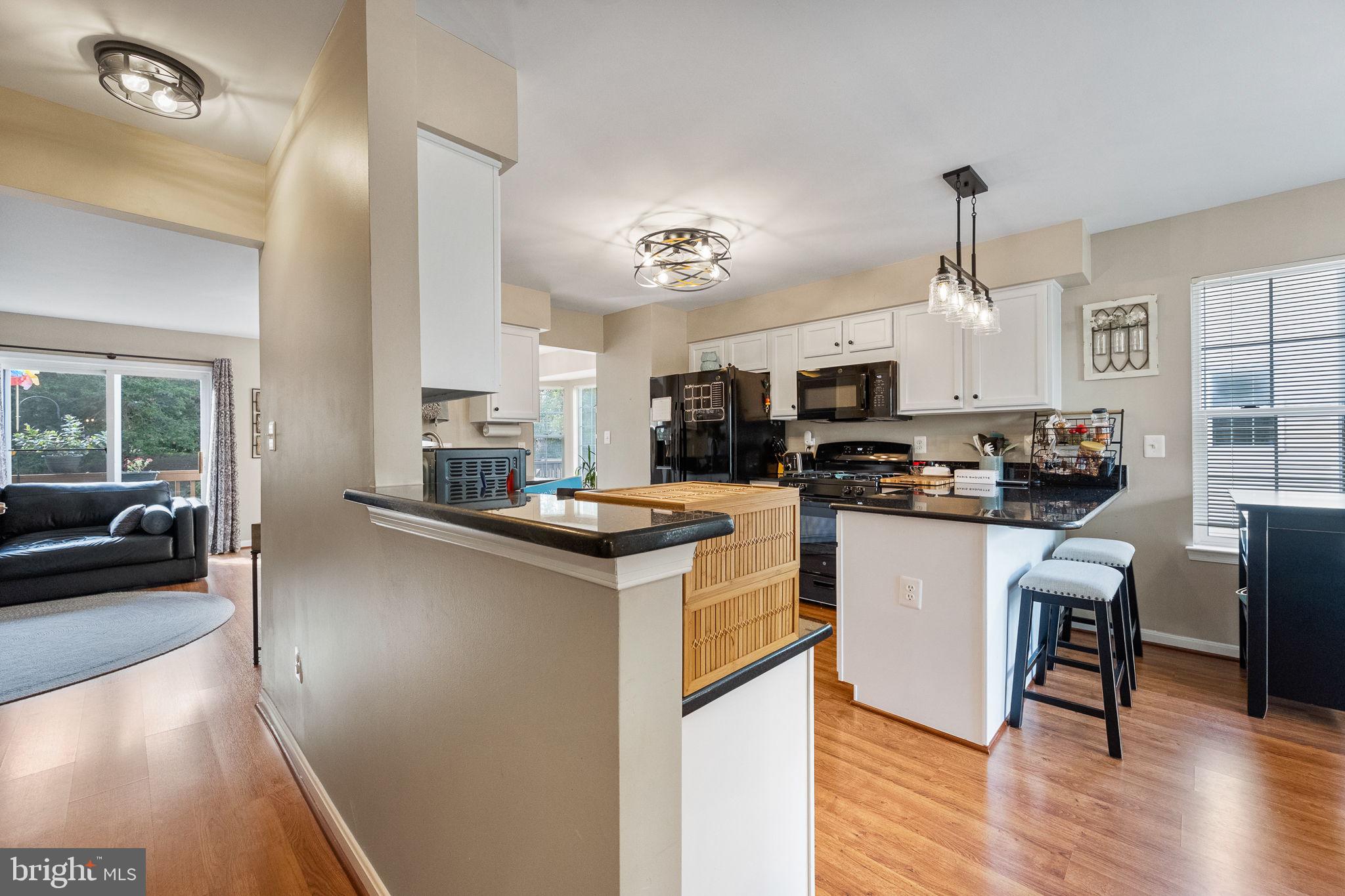 43111 GATWICK SQUARE