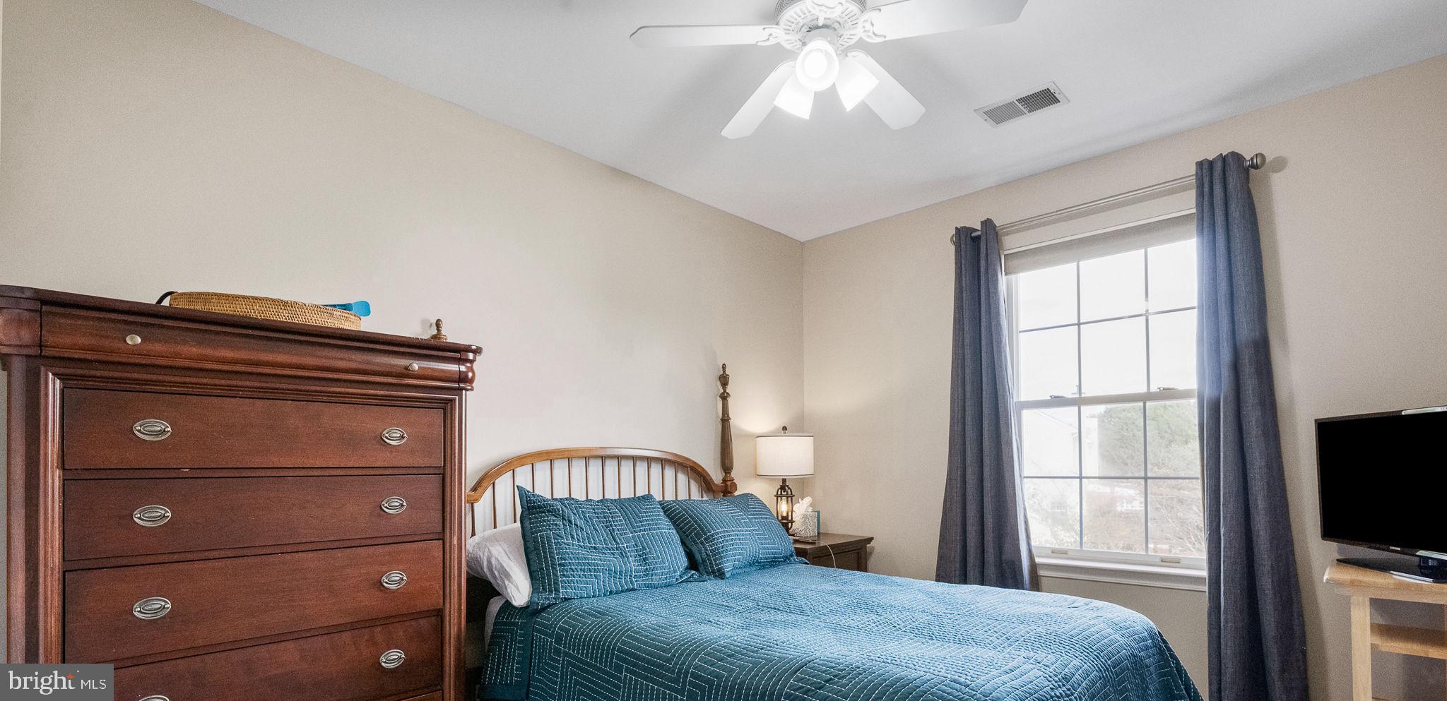 43111 GATWICK SQUARE