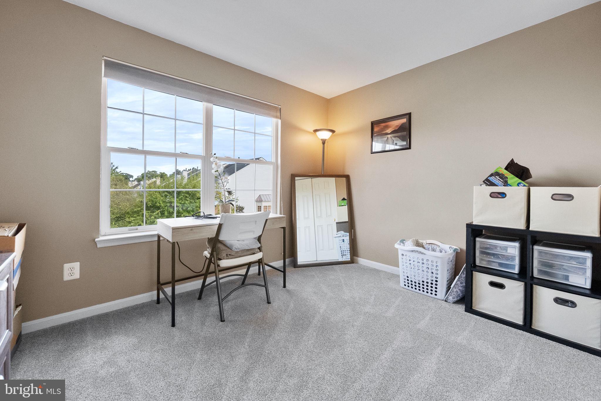 43111 GATWICK SQUARE
