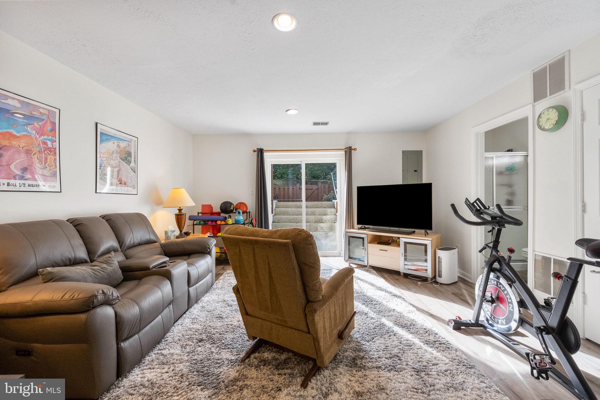 43111 GATWICK SQUARE