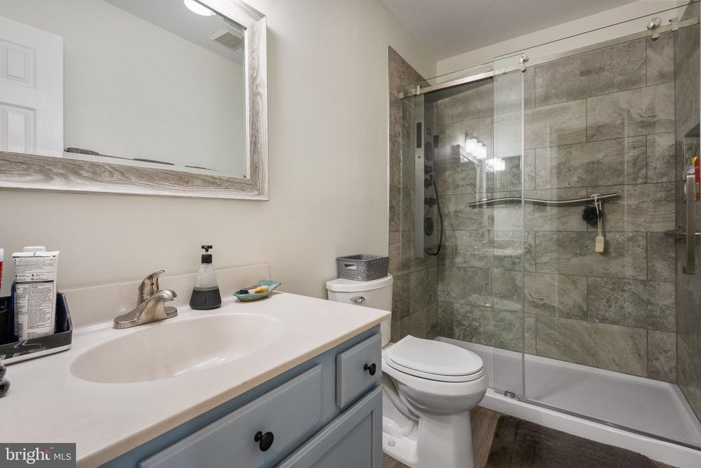 43111 GATWICK SQUARE