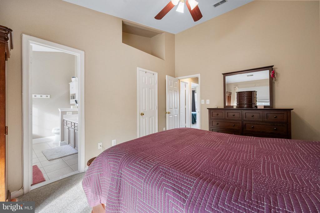 43111 GATWICK SQUARE