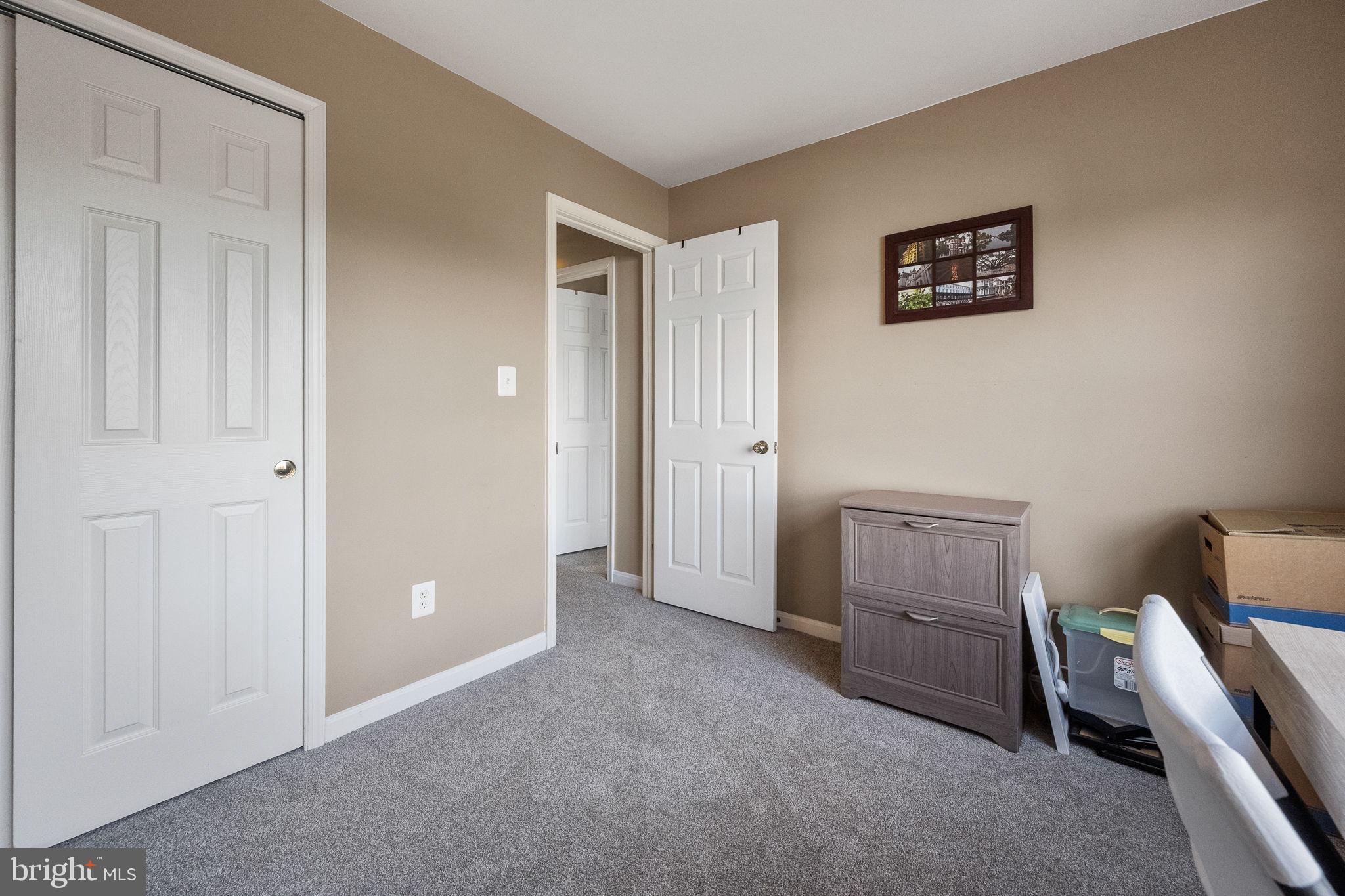 43111 GATWICK SQUARE
