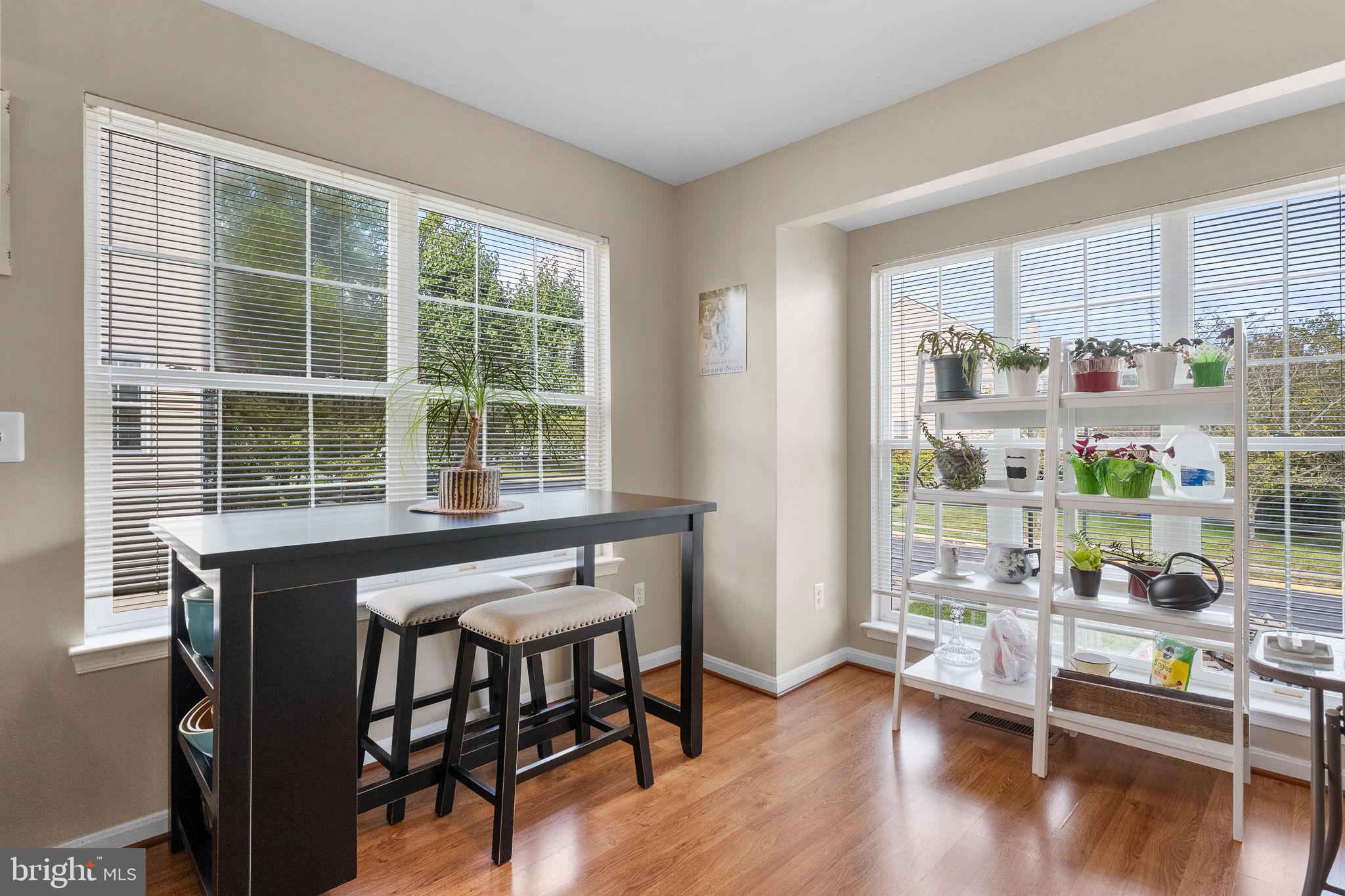 43111 GATWICK SQUARE
