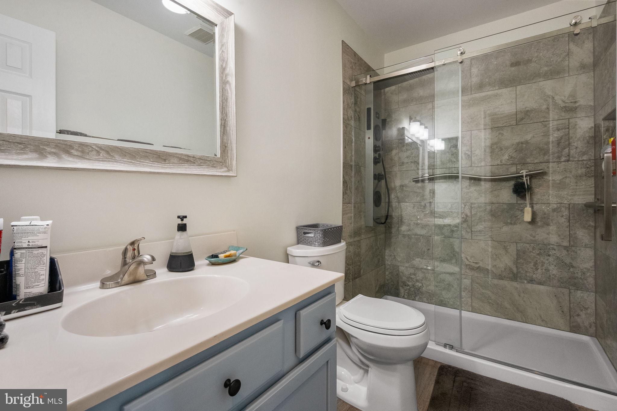 43111 GATWICK SQUARE