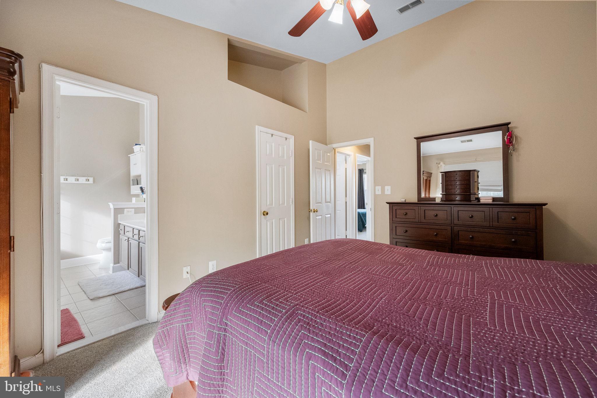 43111 GATWICK SQUARE