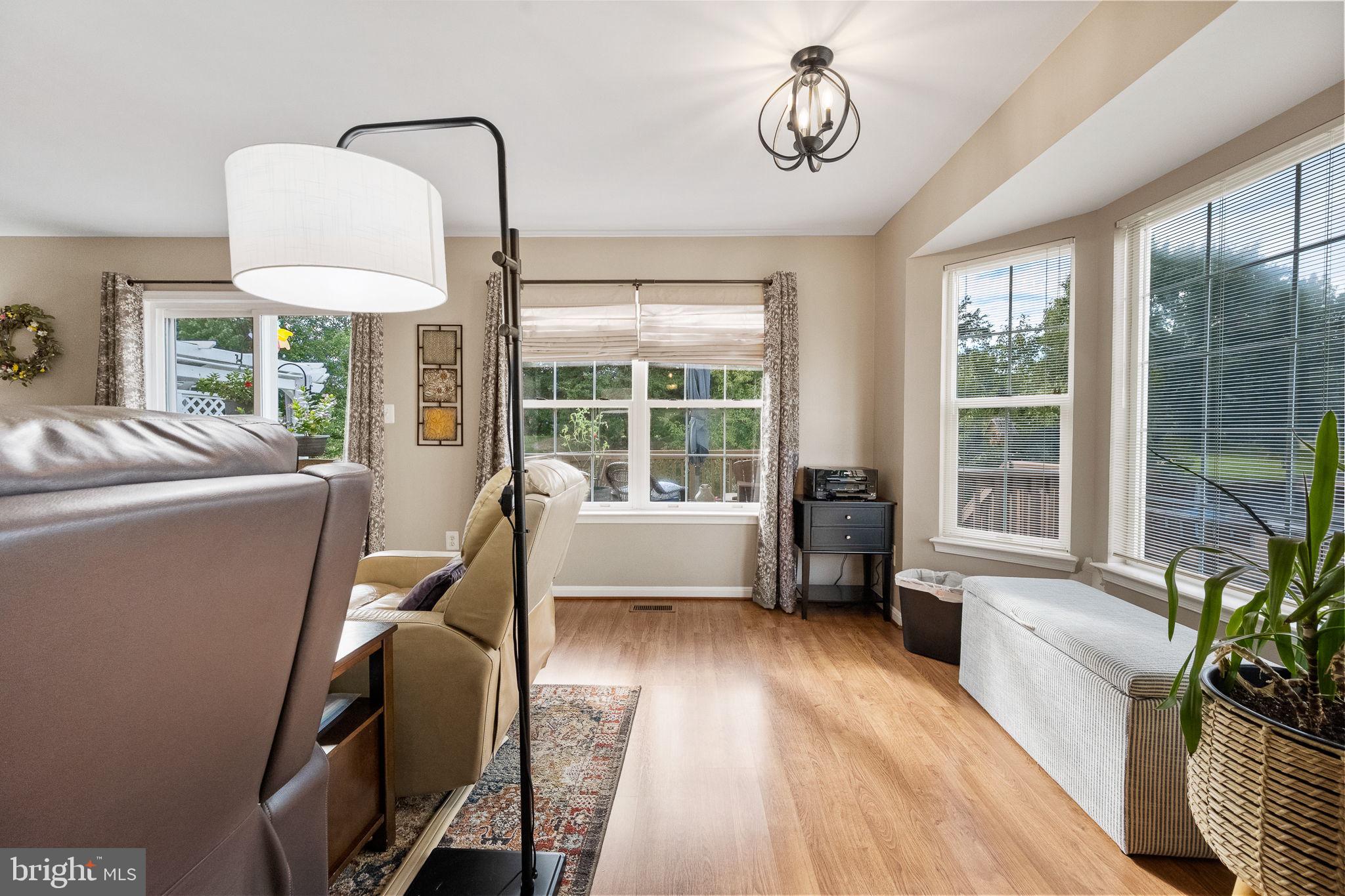 43111 GATWICK SQUARE