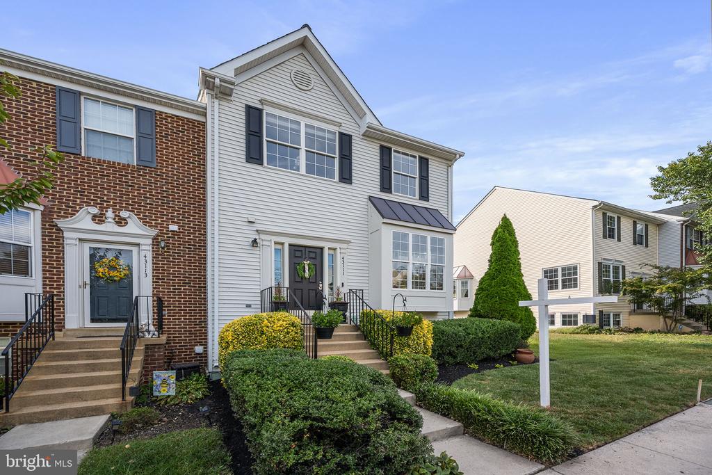 43111 GATWICK SQUARE
