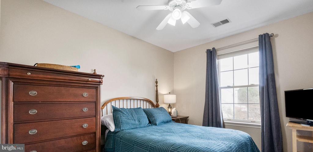 43111 GATWICK SQUARE