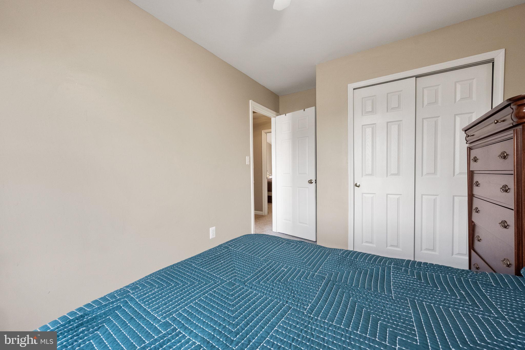 43111 GATWICK SQUARE