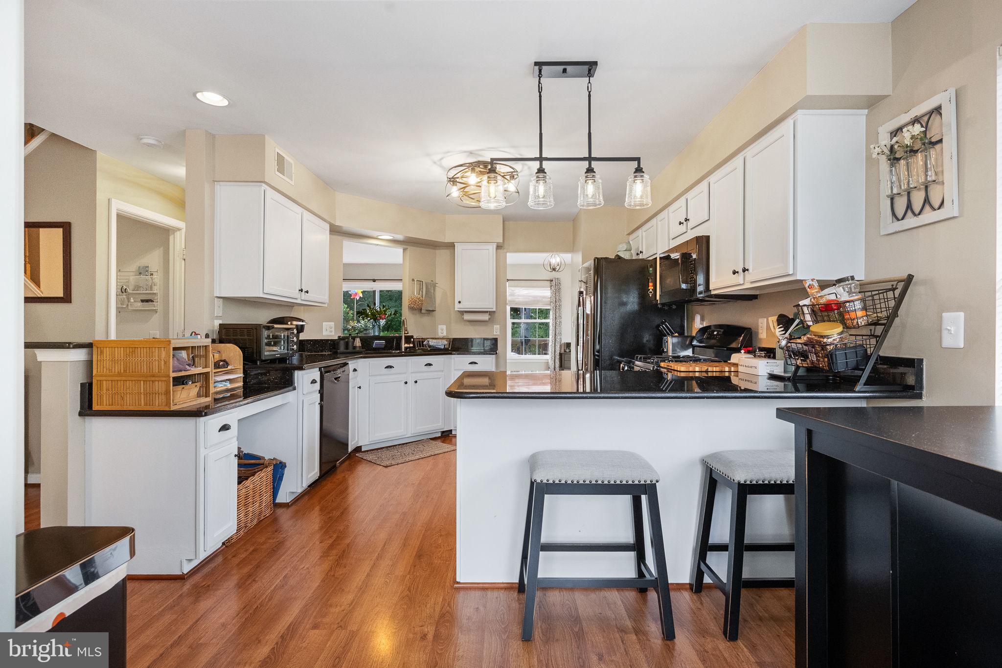 43111 GATWICK SQUARE