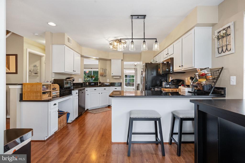 43111 GATWICK SQUARE