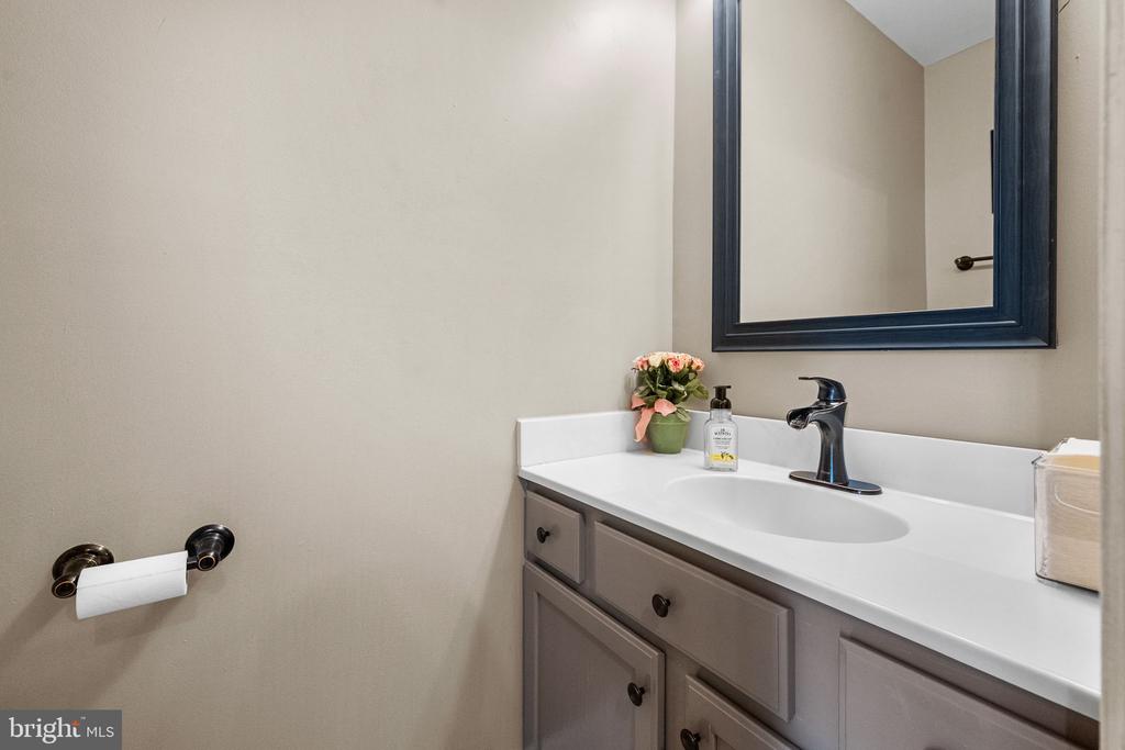 43111 GATWICK SQUARE