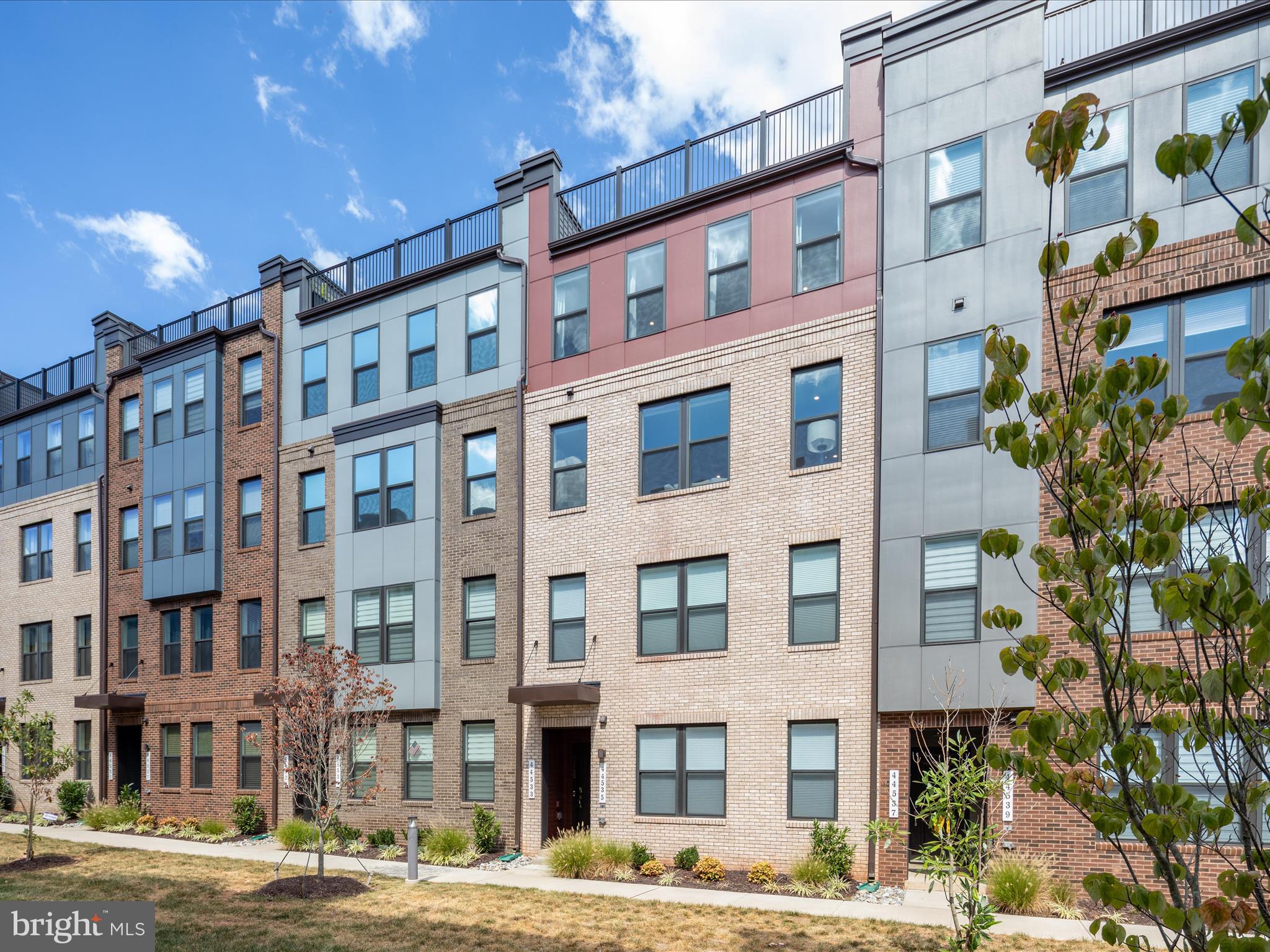 44533 WOLFHOUND SQUARE