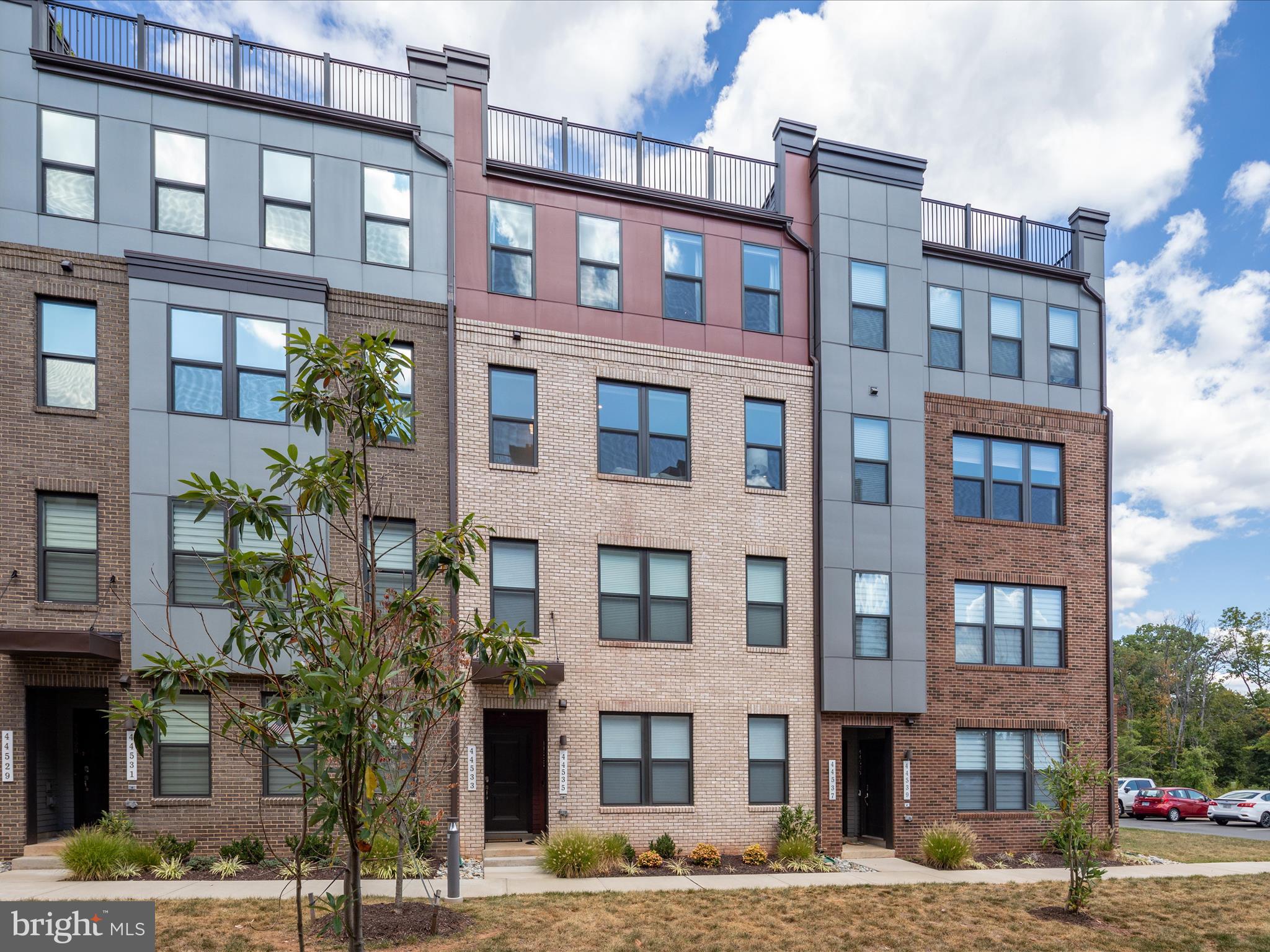 44533 WOLFHOUND SQUARE