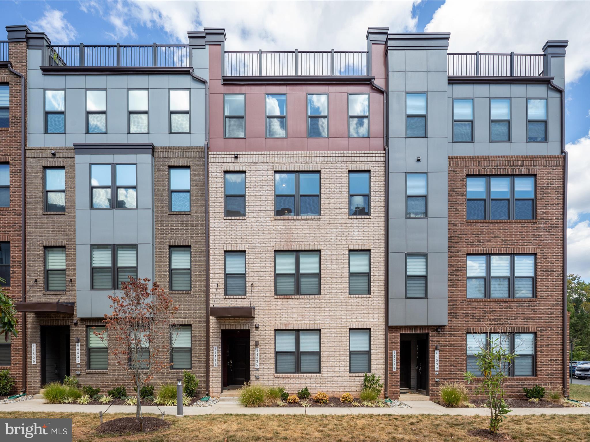 44533 WOLFHOUND SQUARE