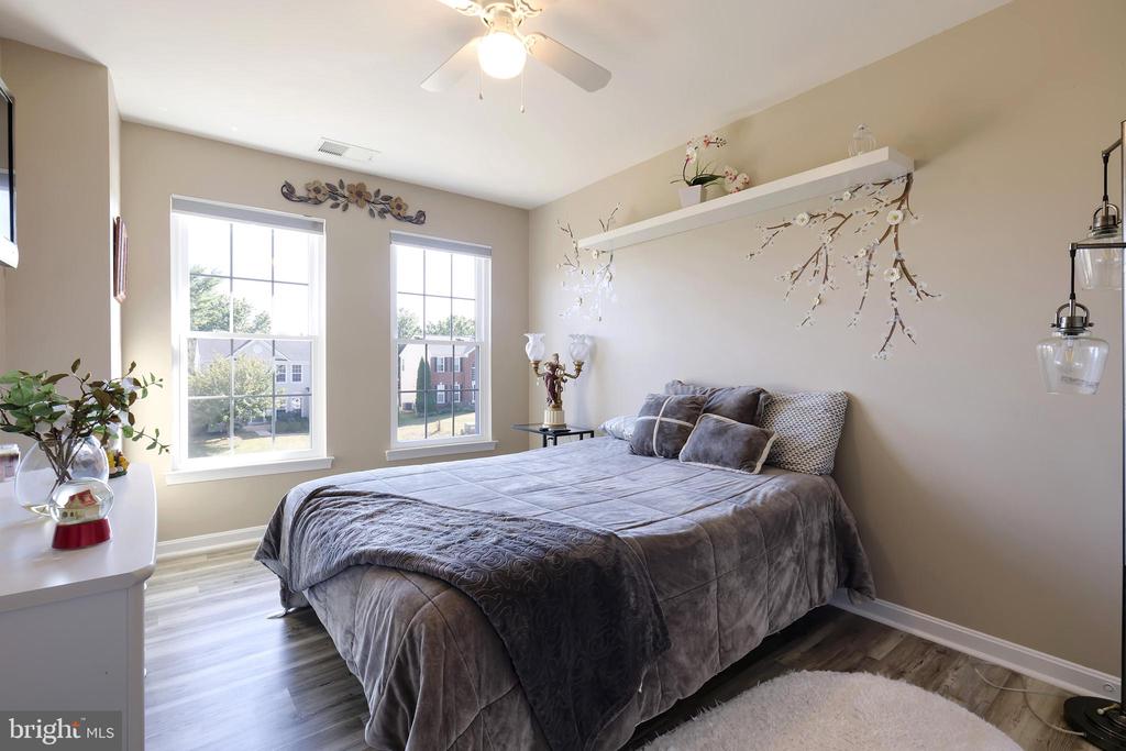 252 ELIA COURT SE