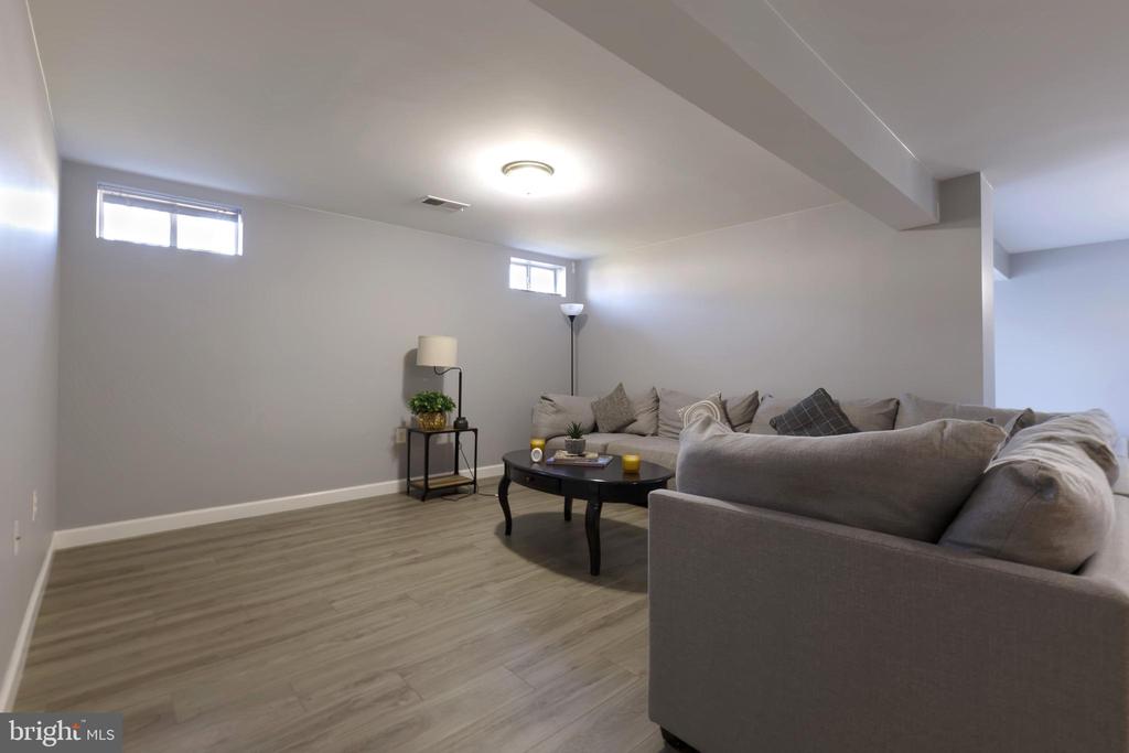 252 ELIA COURT SE