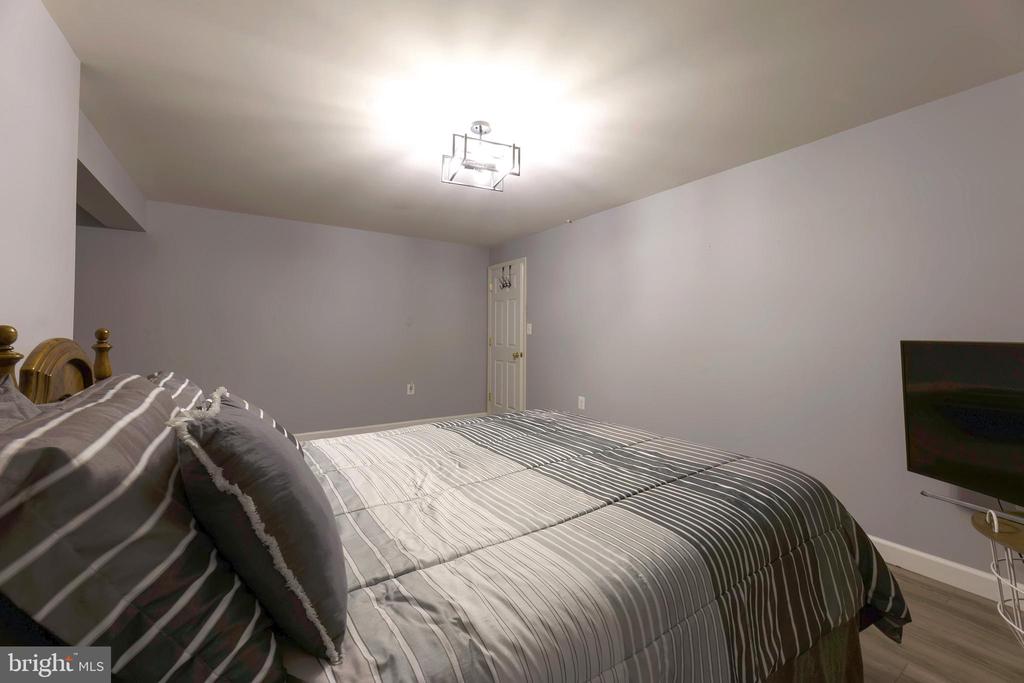 252 ELIA COURT SE