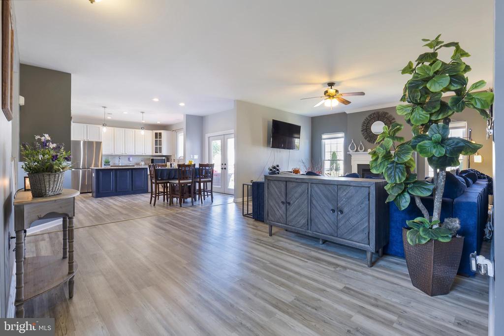 252 ELIA COURT SE