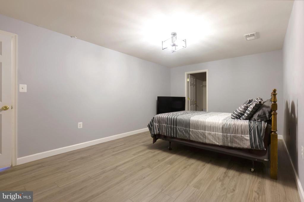 252 ELIA COURT SE