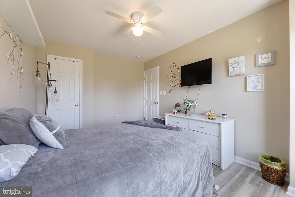 252 ELIA COURT SE