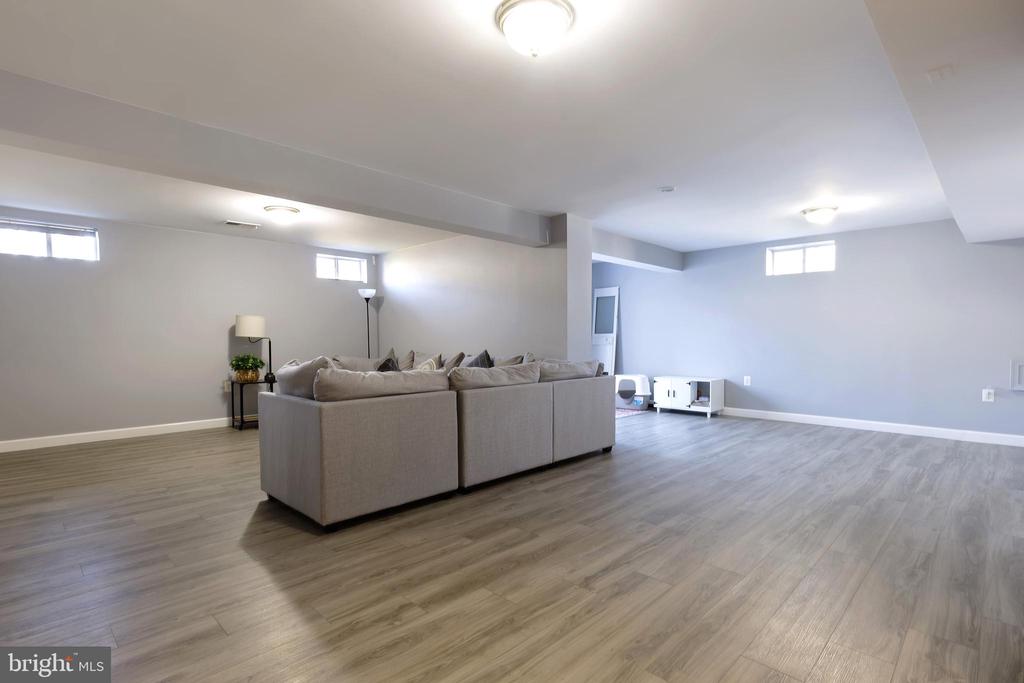 252 ELIA COURT SE