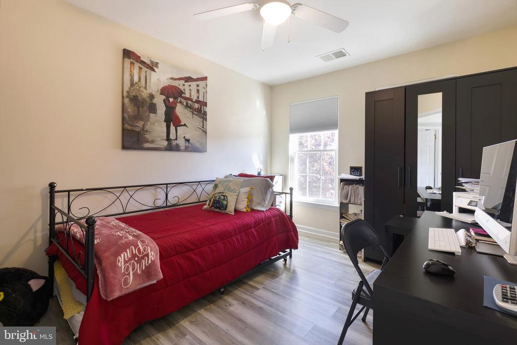 252 ELIA COURT SE