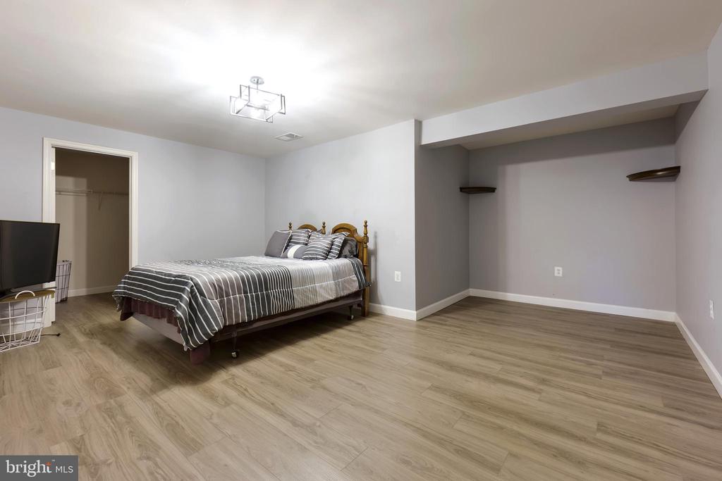 252 ELIA COURT SE