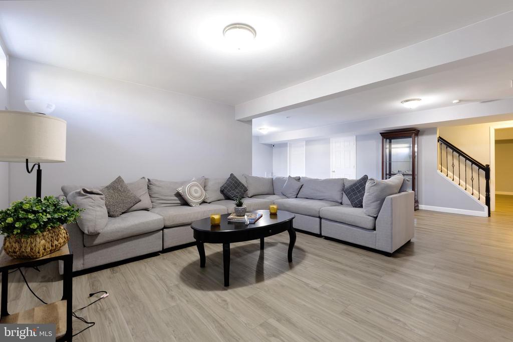 252 ELIA COURT SE