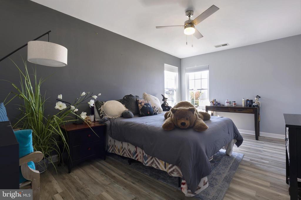 252 ELIA COURT SE