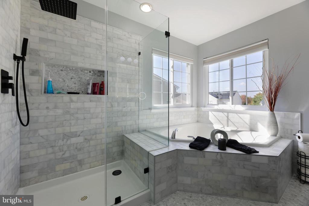 252 ELIA COURT SE