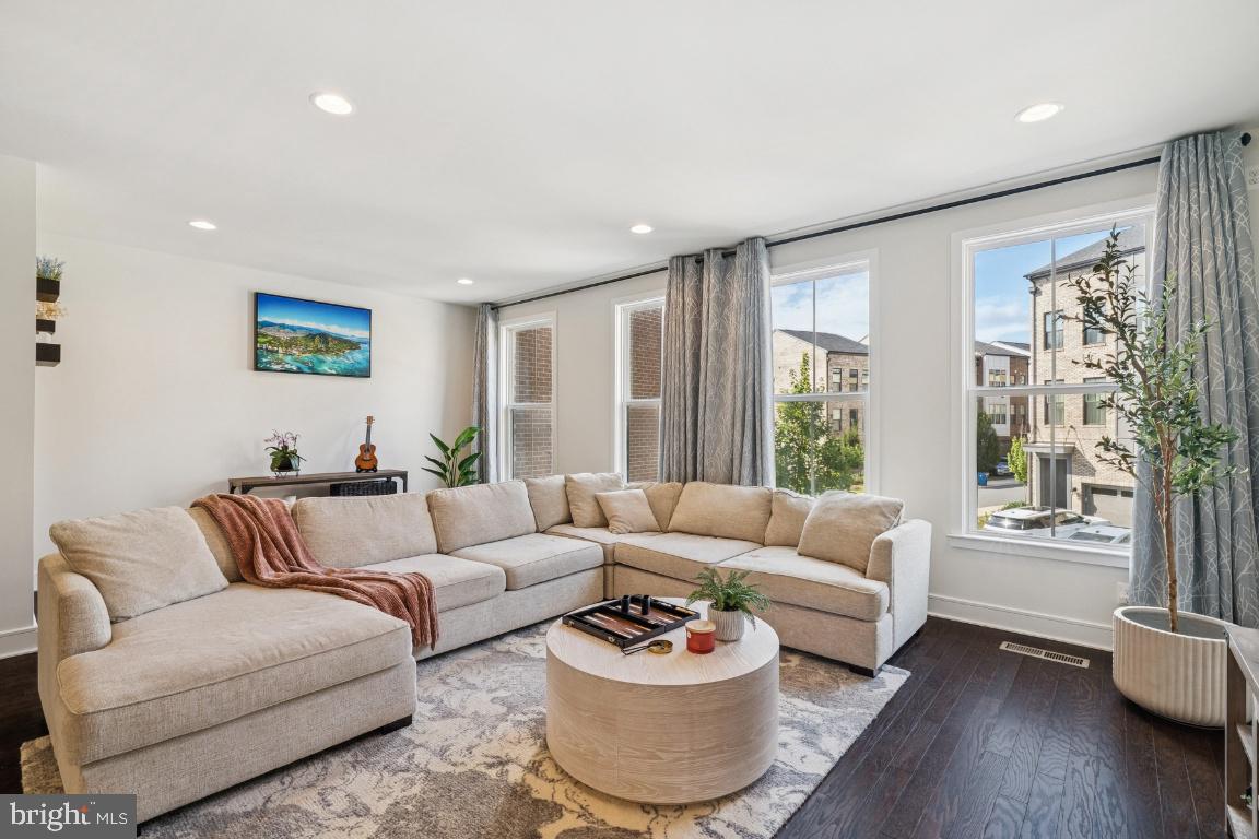 23056 SULLIVANS COVE SQUARE