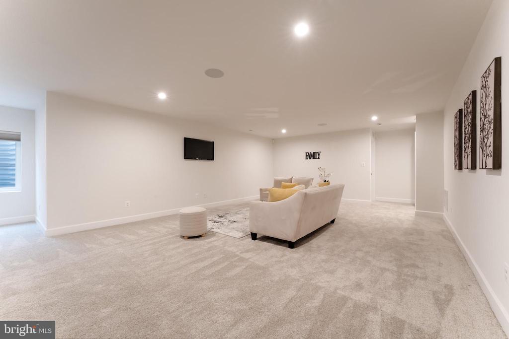 43044 GREELEY SQUARE